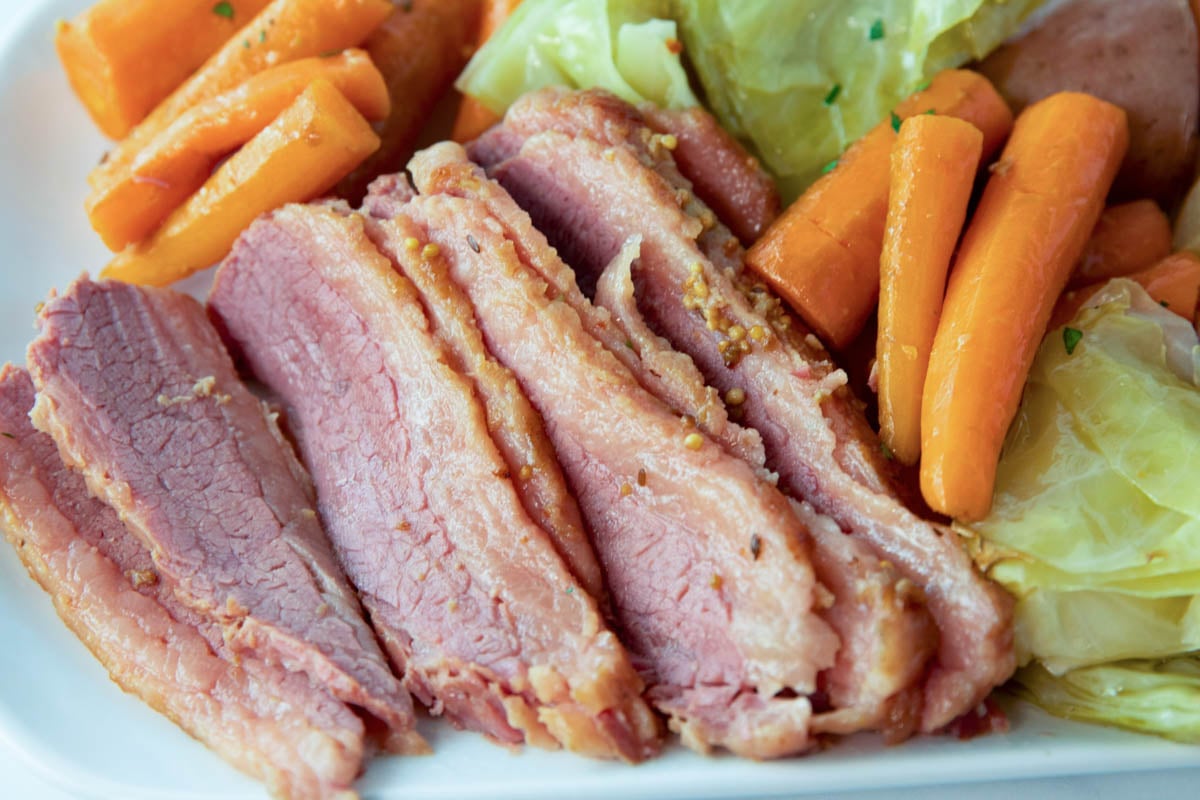 corned beef with carrots and cabbage