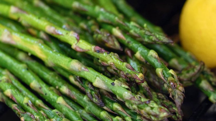 grilled asparagus made on the grill