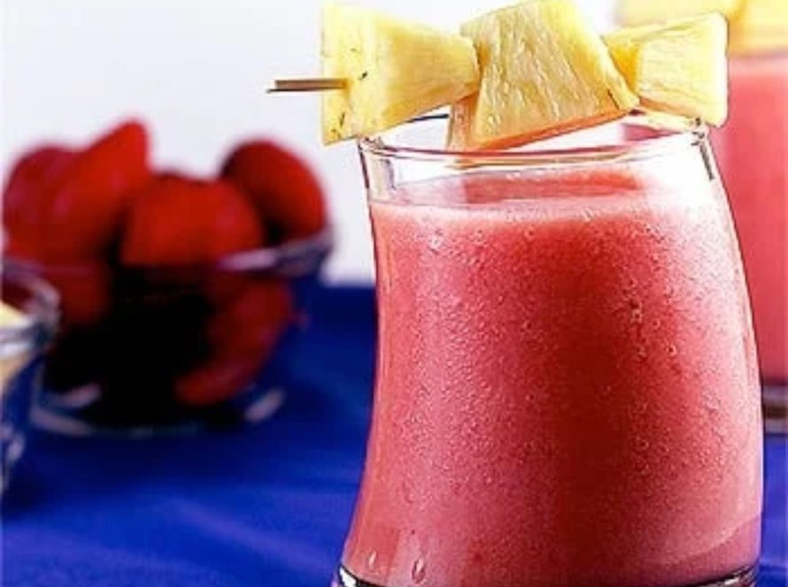 strawberry pineapple smoothie in a glass